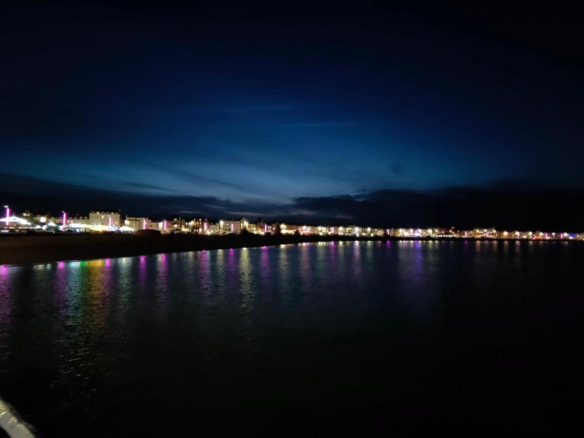 Sunrise View - Beachfront Apartment, Weymouth Eksteriør bilde